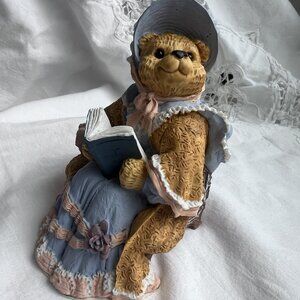 Beirlooms Vintage Aunt Abigail Granny Bear Seated Reading Figurine 1988